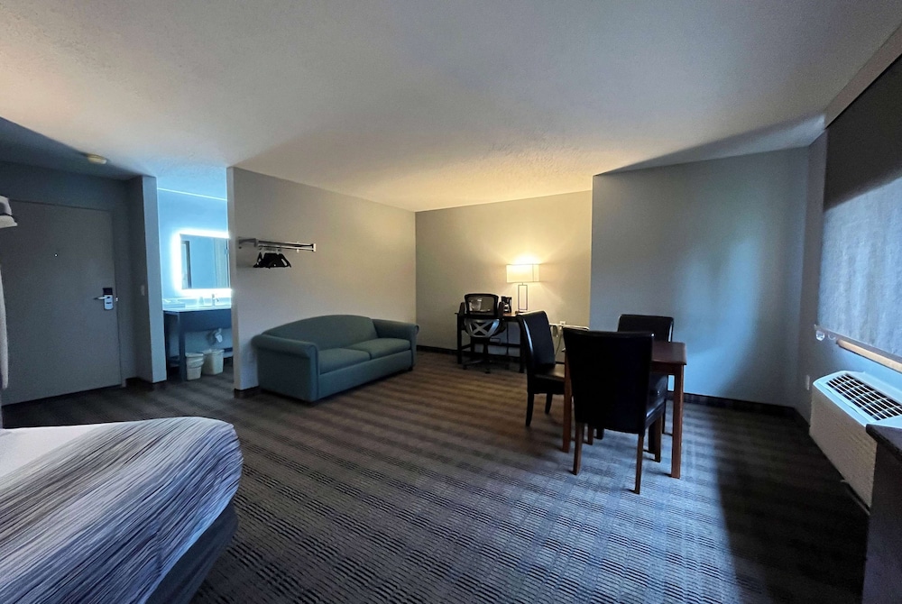Deluxe Room, 1 King Bed, Non Smoking - Photo 1