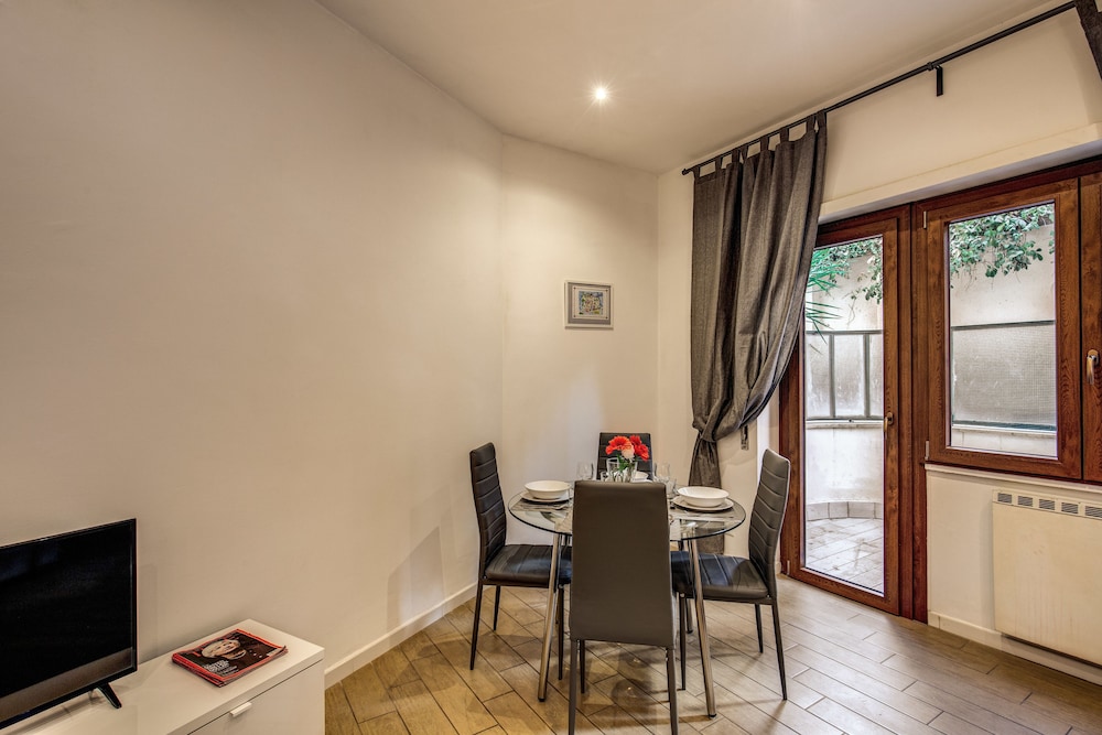 Deluxe Apartment, 2 Bedrooms, 2 Bathrooms (Via Veio 80) photo 2