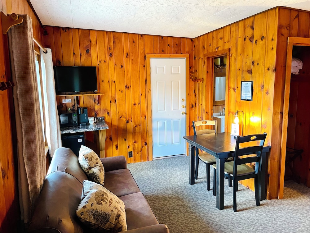 Panoramic Suite, Multiple Beds photo 2