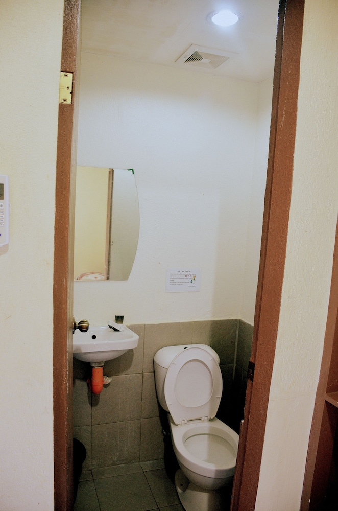 Family Room, Private Bathroom photo 2