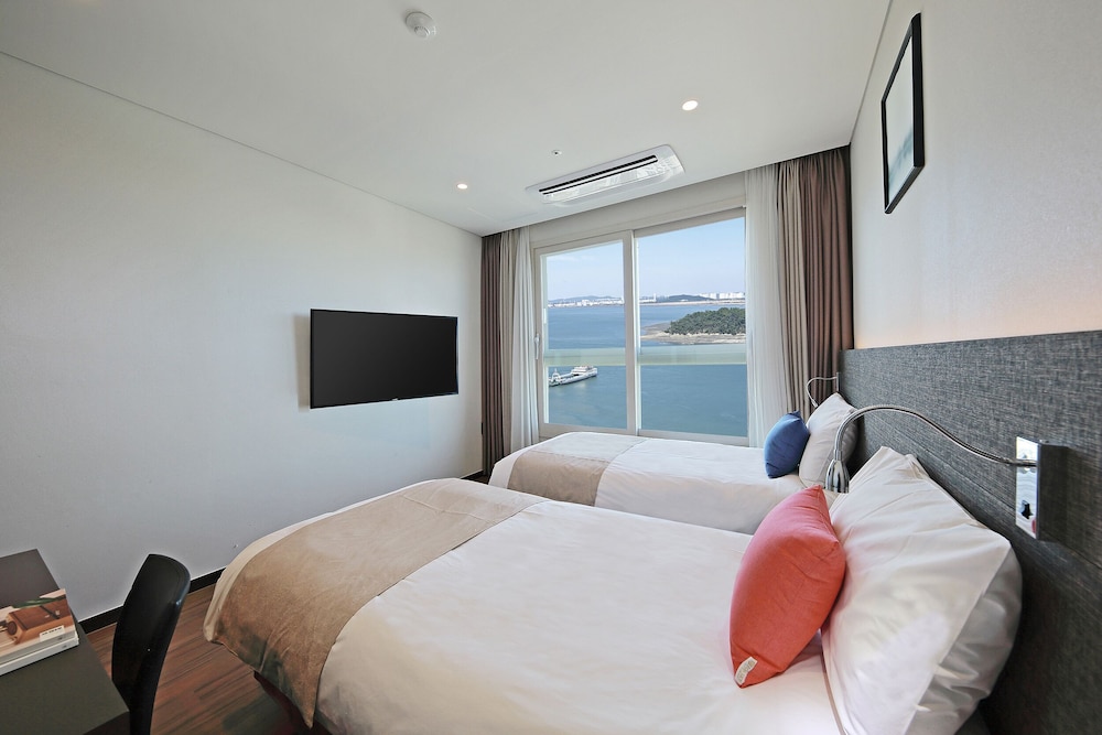 Deluxe Twin Room, Ocean View - Photo 3