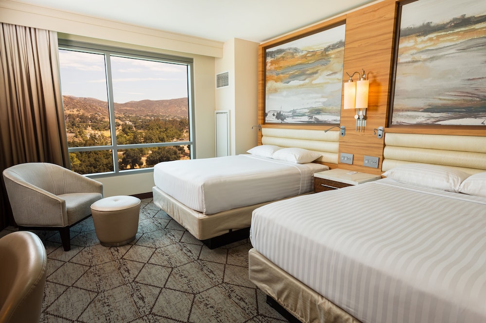 Deluxe Room, 2 Queen Beds (21 or older only) photo 3