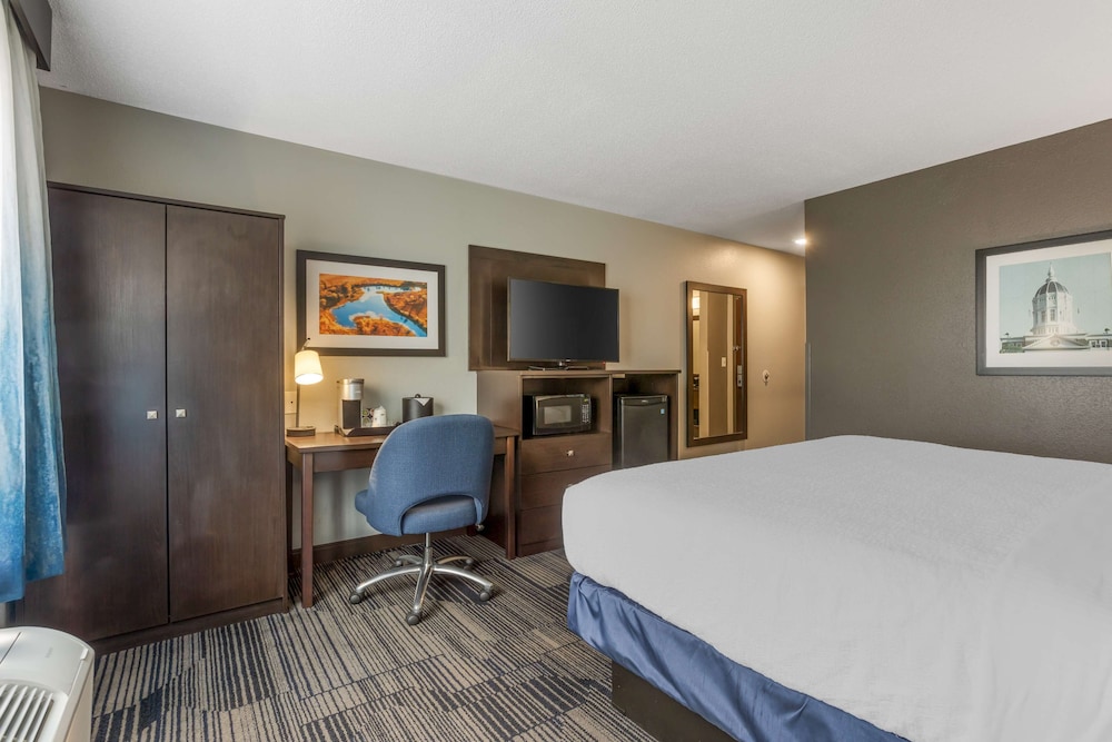 Standard Room, 1 King Bed, Accessible, Non Smoking photo 3