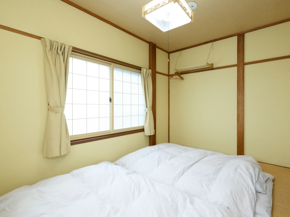 Japanese Room with Shared Washroom - Twin (Non-Smoking)