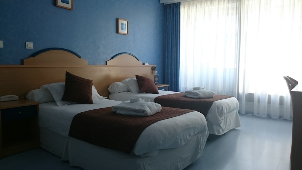 Standard Twin Room - Photo 4