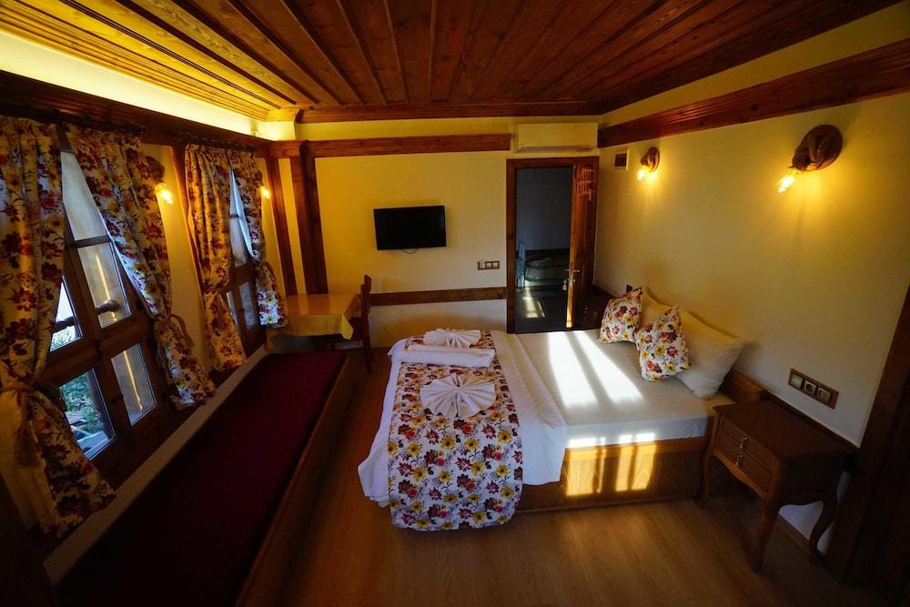 Traditional Double Or Twin Room photo 1