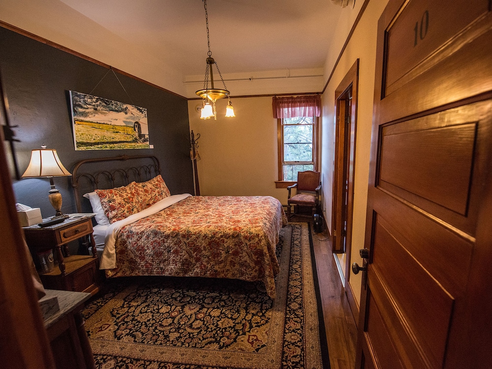 Signature Room, 1 Queen Bed, Private Bathroom photo 1