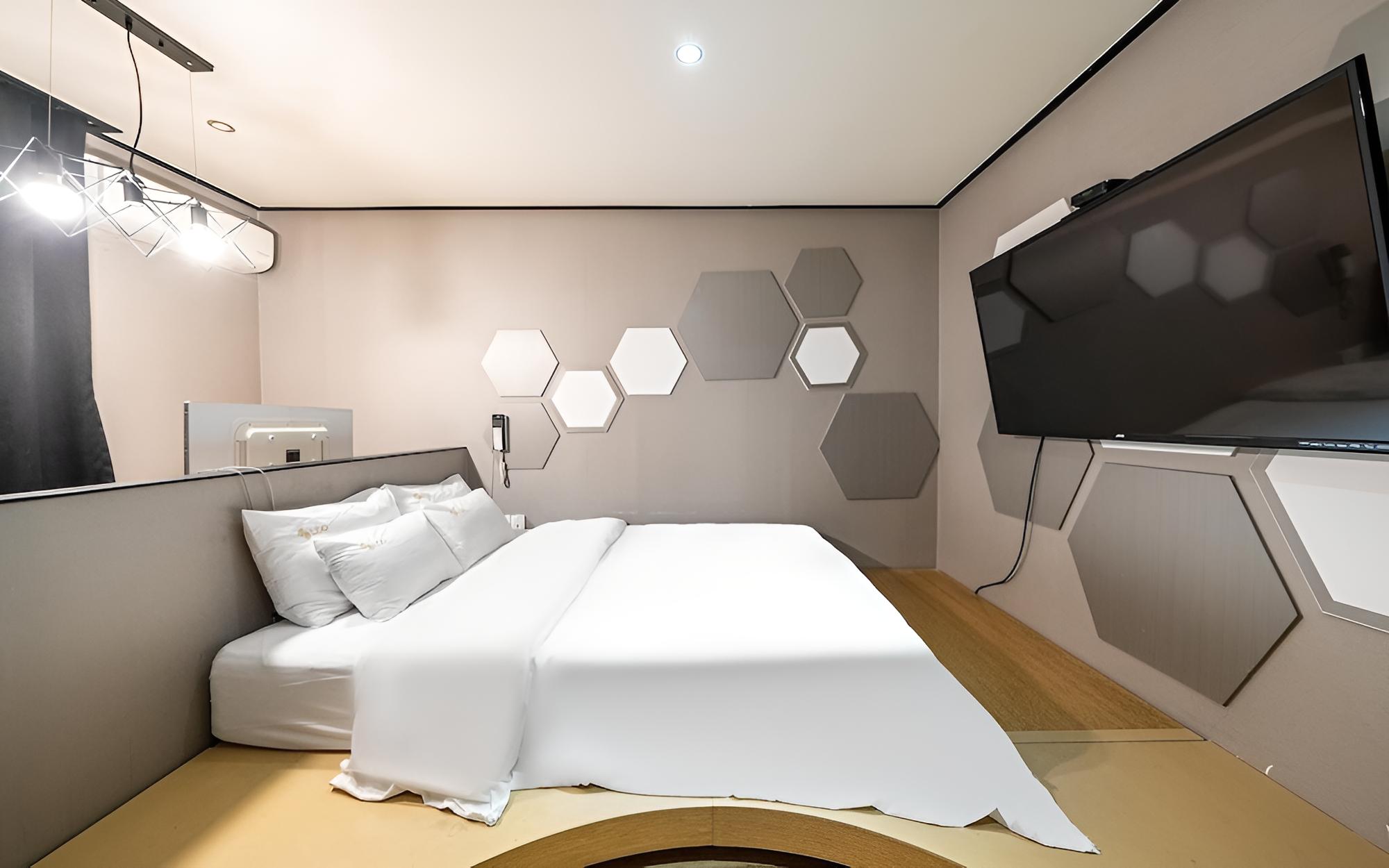 Room (Late check-out/Free viewing of 5 OTT ) photo 2