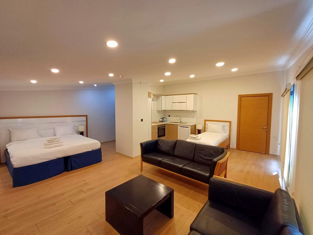 Family Room photo 3