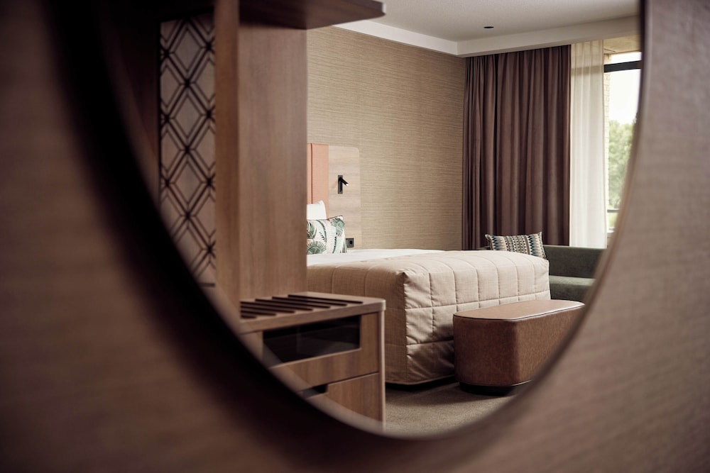 Deluxe Room, Multiple Beds, Jetted Tub, Canal View