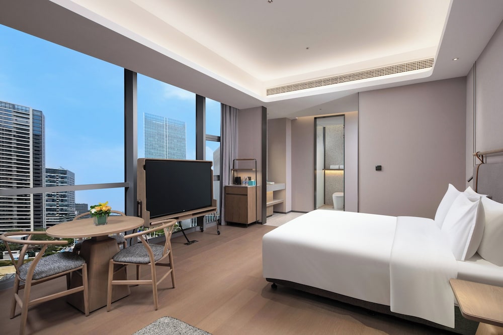 1 King Standard Extra Floor Space