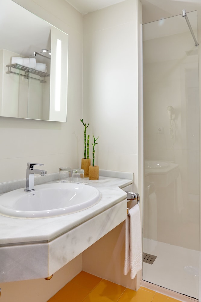Double Room - Photo 15