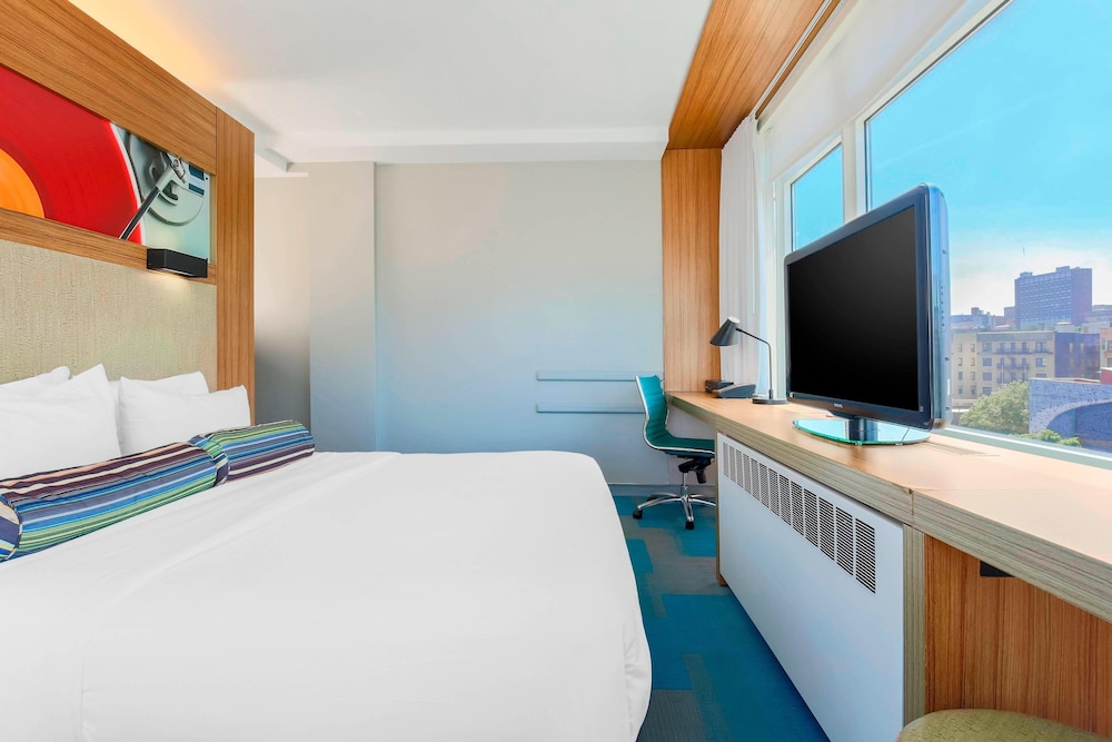 Room, 1 King Bed (Mobility Accessible, Roll-In Shower)