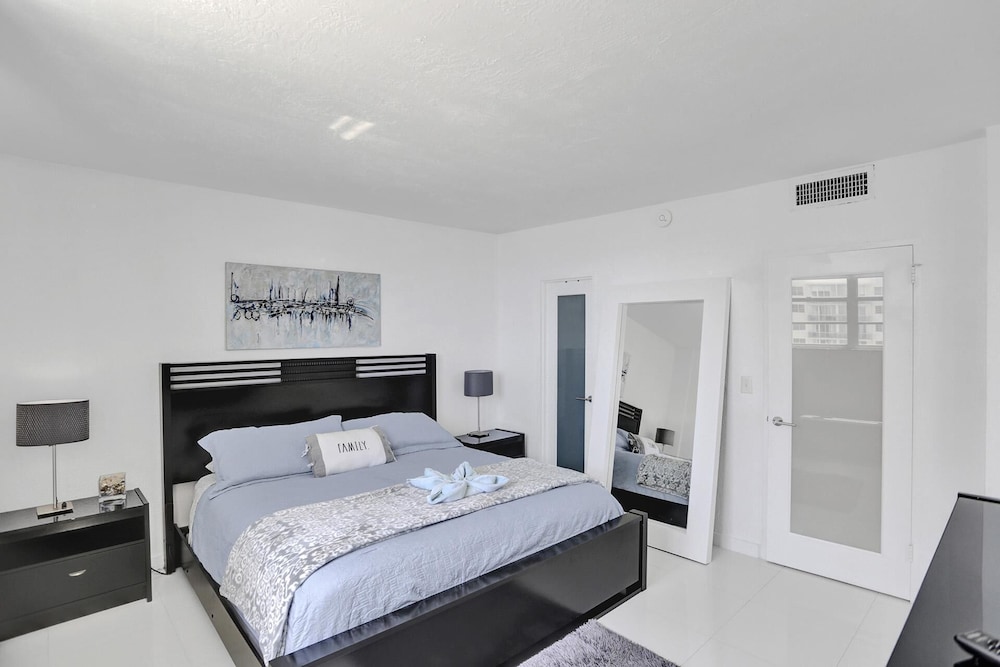 Luxury Condo photo 3
