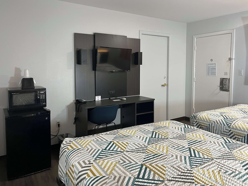 Deluxe Room, 2 Double Beds, Non Smoking, Refrigerator & Microwave - Photo 3