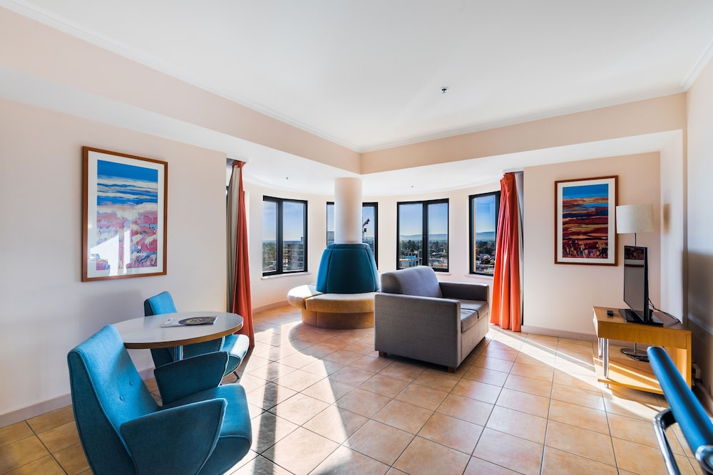 Suite - City View - Photo 2