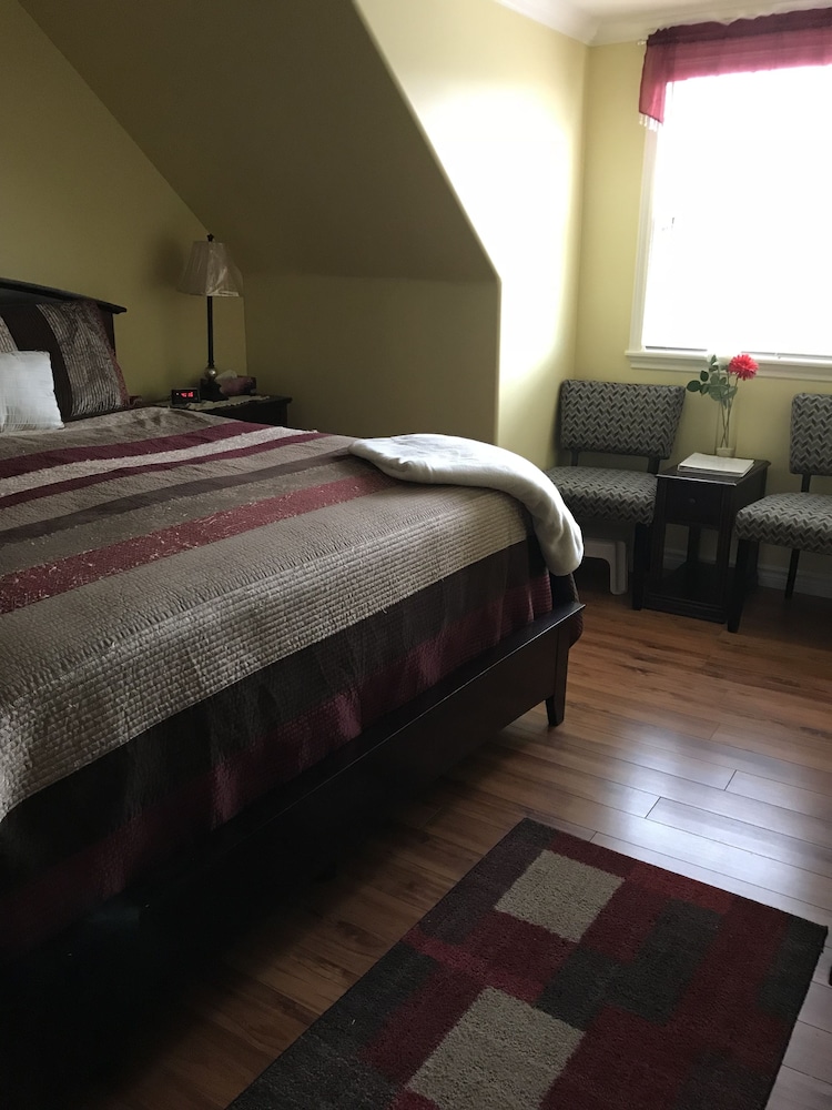 Deluxe Room, 1 King Bed, Non Smoking photo 2
