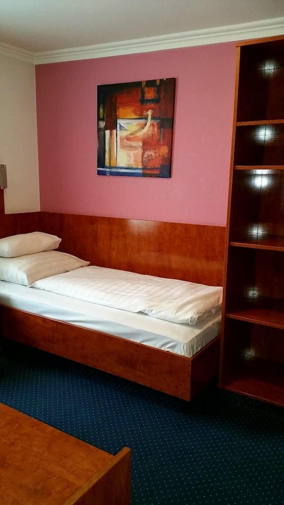 Single Room photo 2