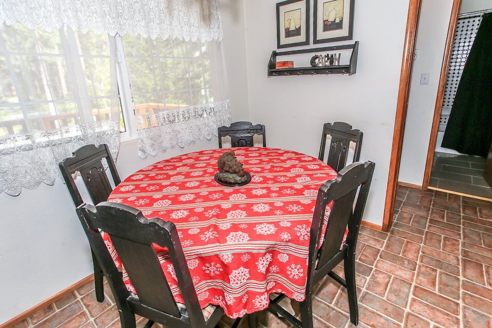 House, Multiple Beds, Patio, Mountain View photo 2