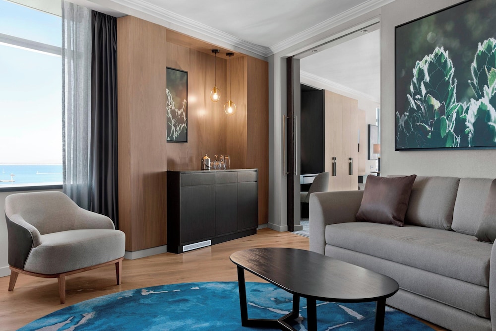 Executive Suite, 1 Bedroom - Photo 9