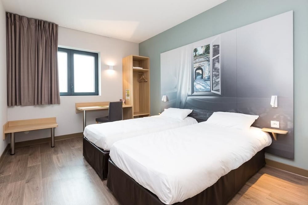 Twin Room, Non Smoking - Photo 1