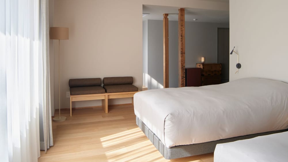 202 Lake View Junior Suite [2nd floor, 43 square meters] Non Smoking