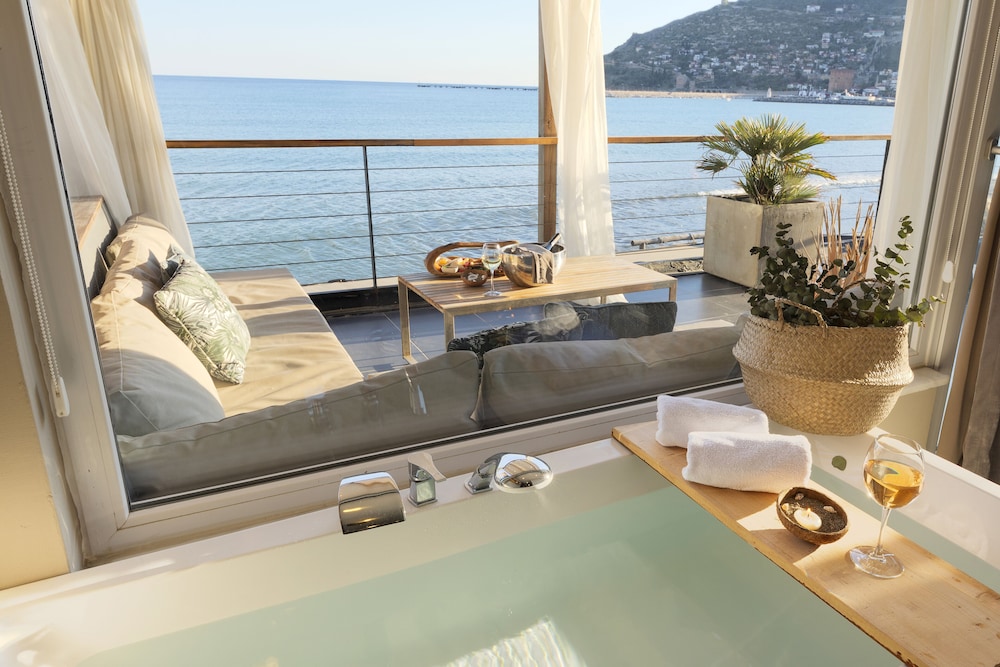 Deluxe Suite, Sea View, Main Building