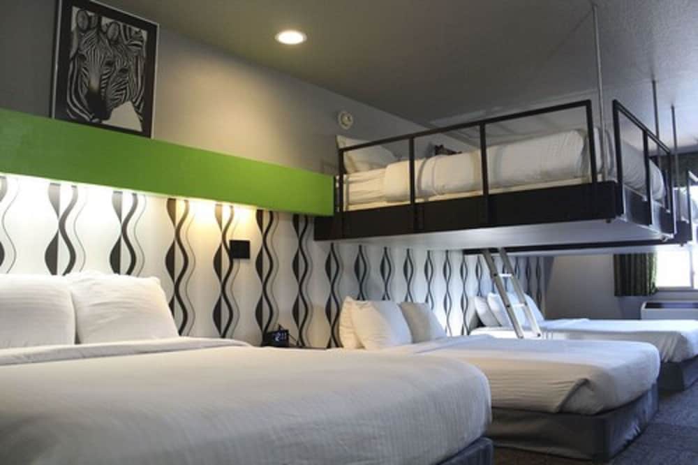 Deluxe Room, Multiple Beds (Bunk) photo 1