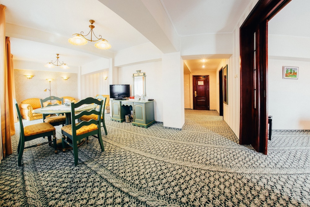 Suite, 1 King Bed, Balcony photo 3