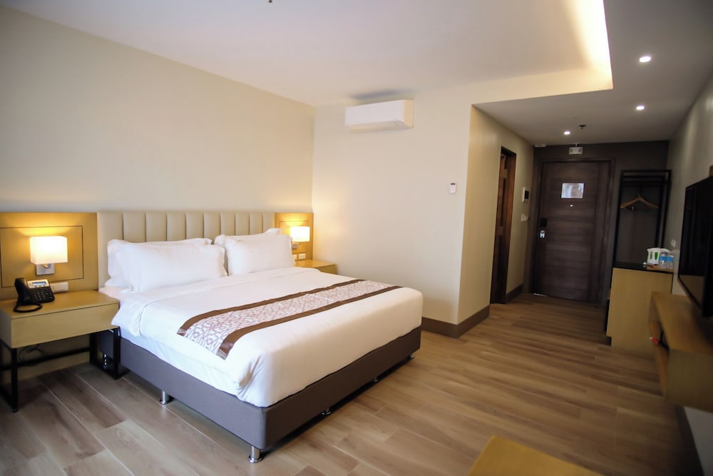 Deluxe Room, 1 King Bed photo 1
