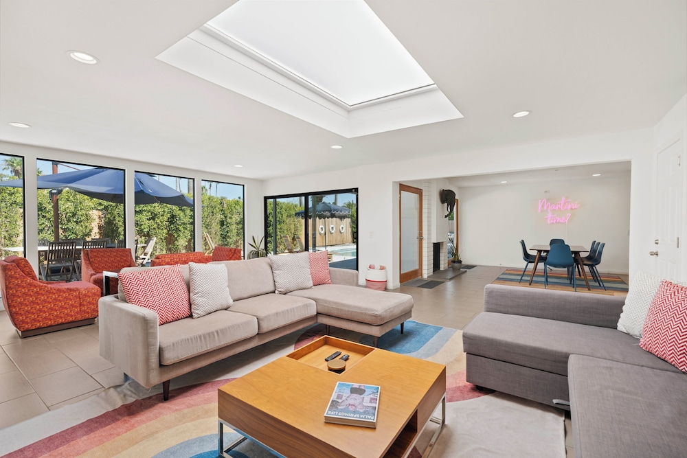 House, Multiple Beds, Pool Access, Pool View (Aurora Oasis)