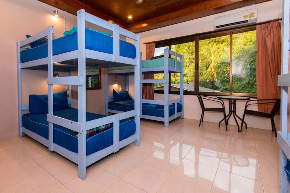 Mxied Dormitory With Jungle View photo 2