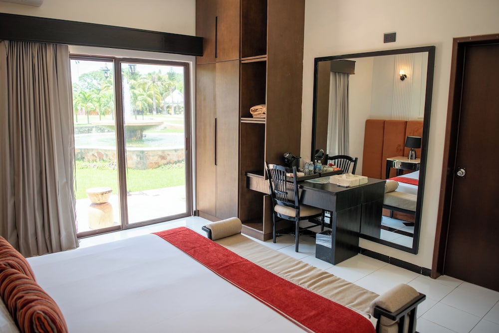 Standard Room, 1 King Bed, Garden View photo 1
