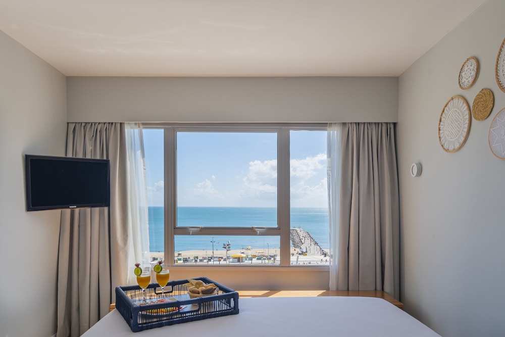 Ocean Suite - Photo 1
