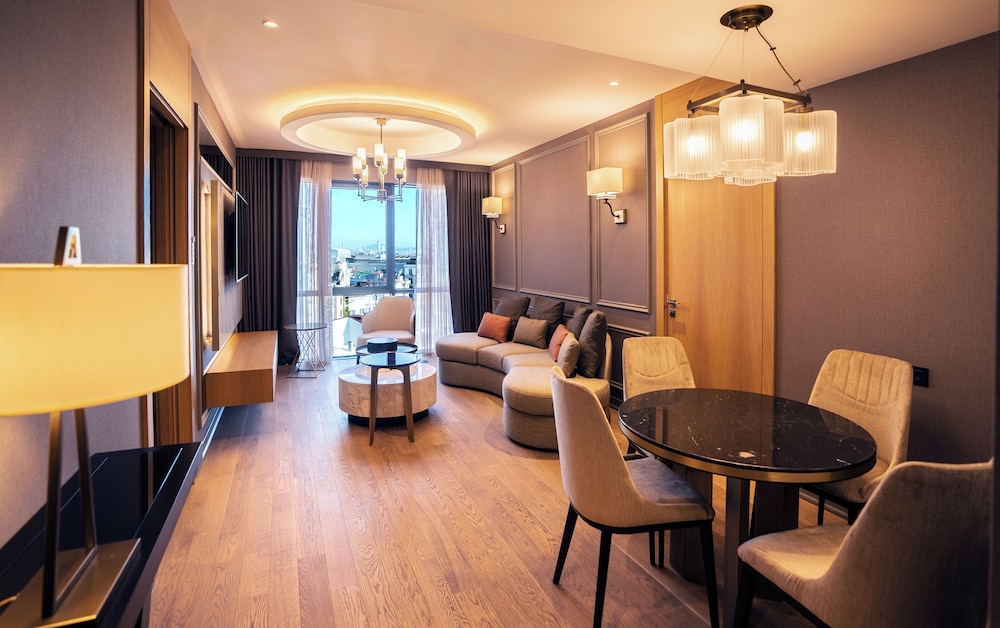 Signature Suite – 1 Kingsize-Bett, Club Millesime Access)
