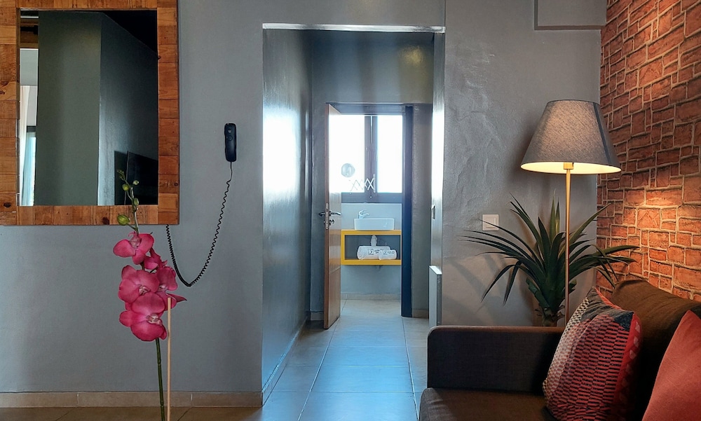 Executive Suite - Photo 9