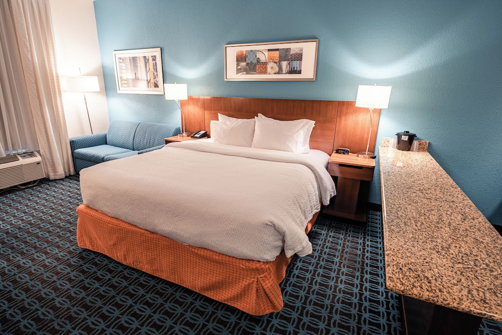 Room, 1 King Bed (Mobility/Hearing Accessible, Tub)