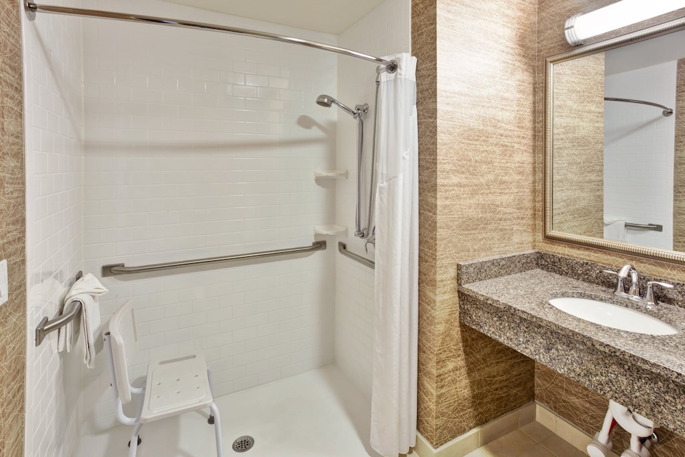 Standard Room, 1 King Bed, Accessible (Communication Accessible) - Photo 11