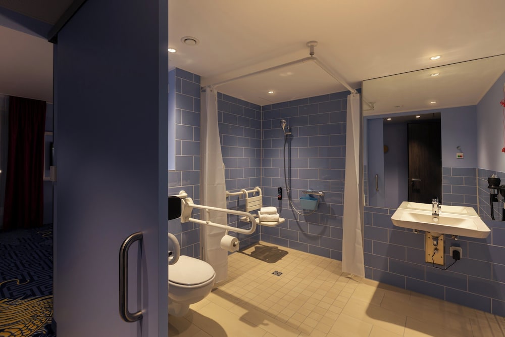 Premium Room, 1 Queen Bed, Accessible, Kitchenette - Photo 8