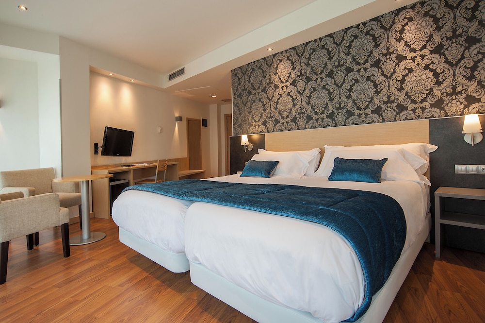 Classic Triple Room (con dos camas) - Photo 3