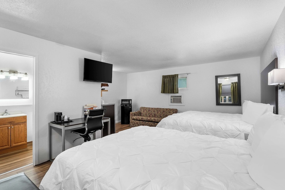 Room, 2 Queen Beds, Non Smoking - Photo 1