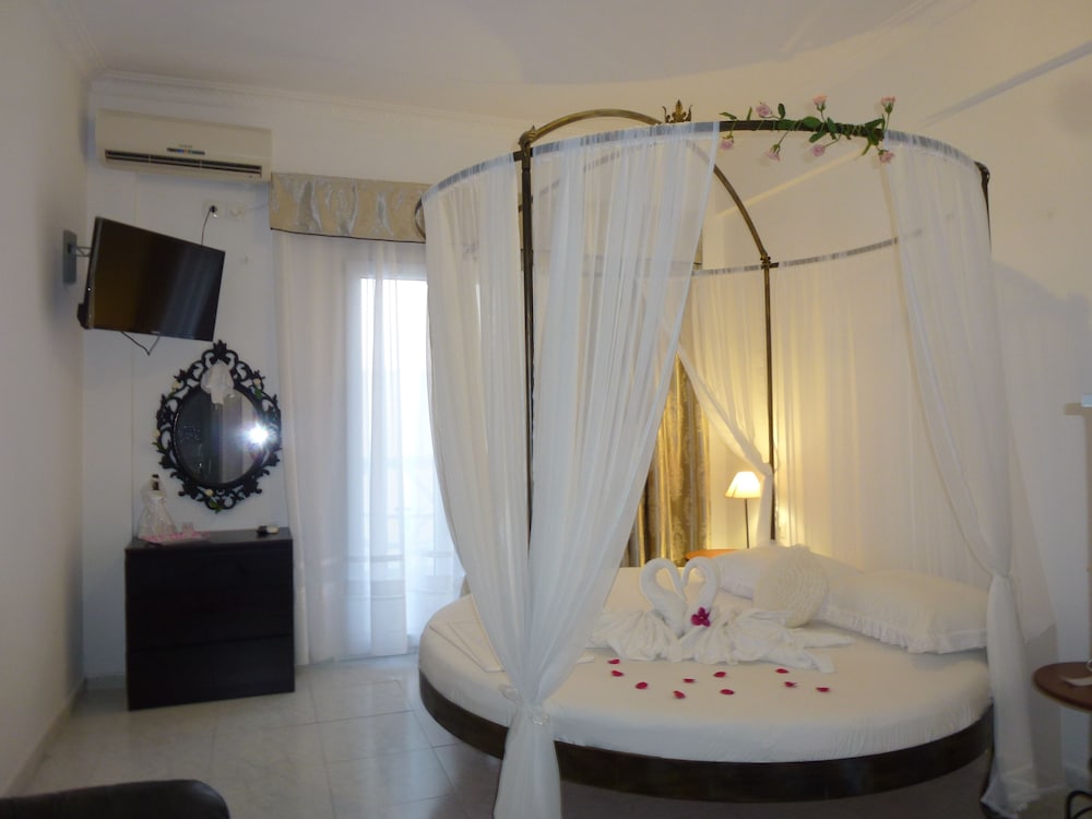Honeymoon Room