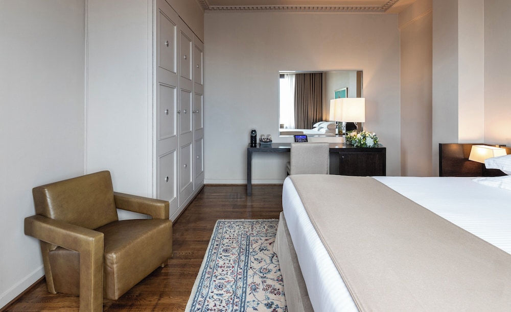 Acropolis View Deluxe Suite thumbnail 5