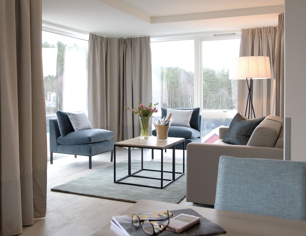 Suite (Front) photo 1