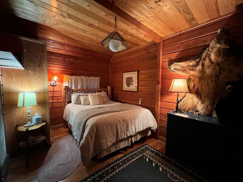 Traditional Cabin photo 1