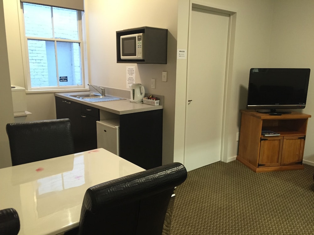 Standard Suite, 2 Bedrooms, Non Smoking, Kitchen photo 2