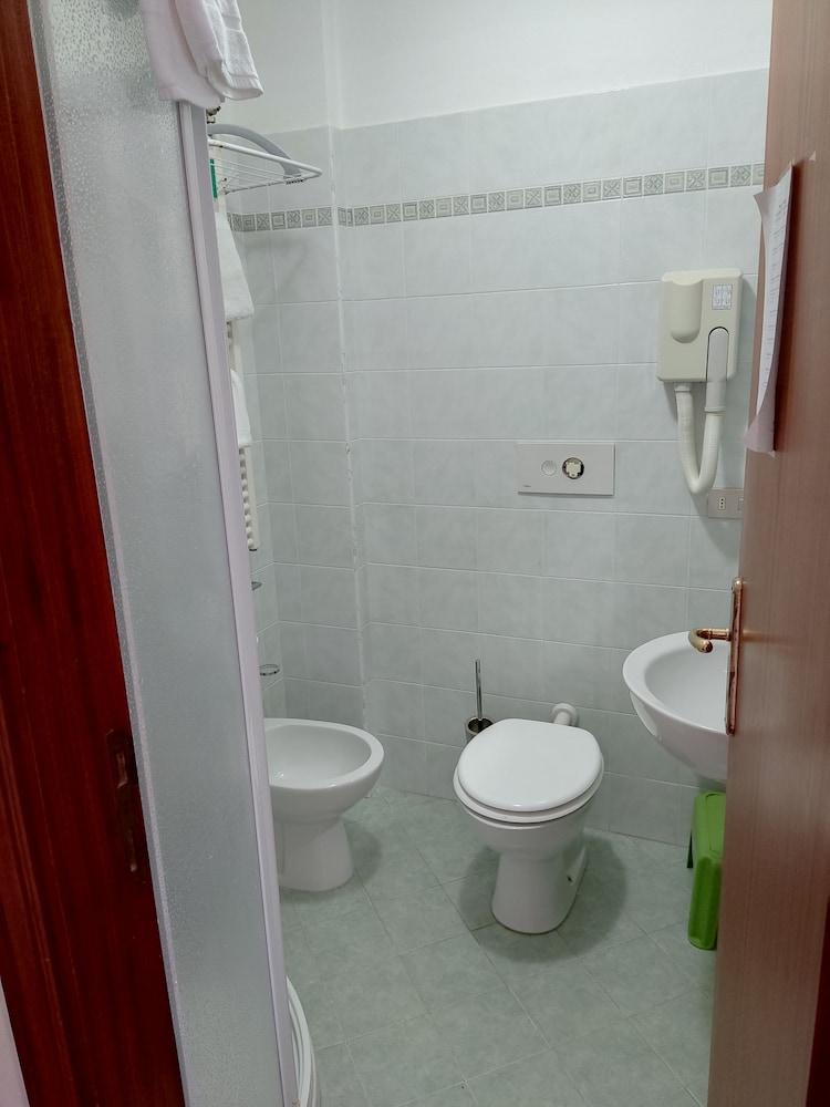 Economy Double or Twin Room, Refrigerator photo 2