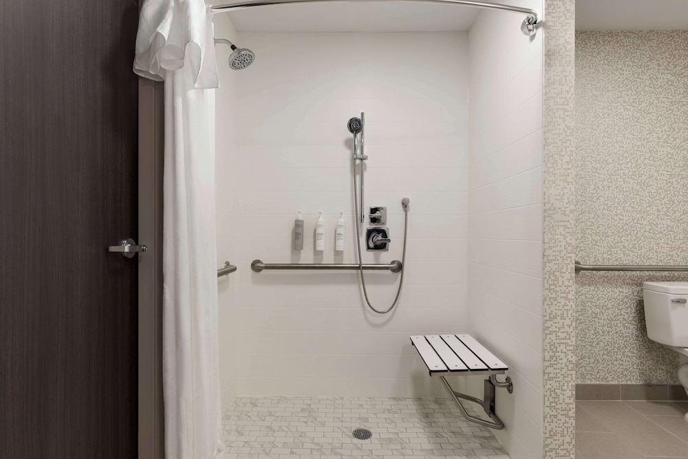 Suite, 2 Queen Beds, Accessible (3x3 Shower) photo 2