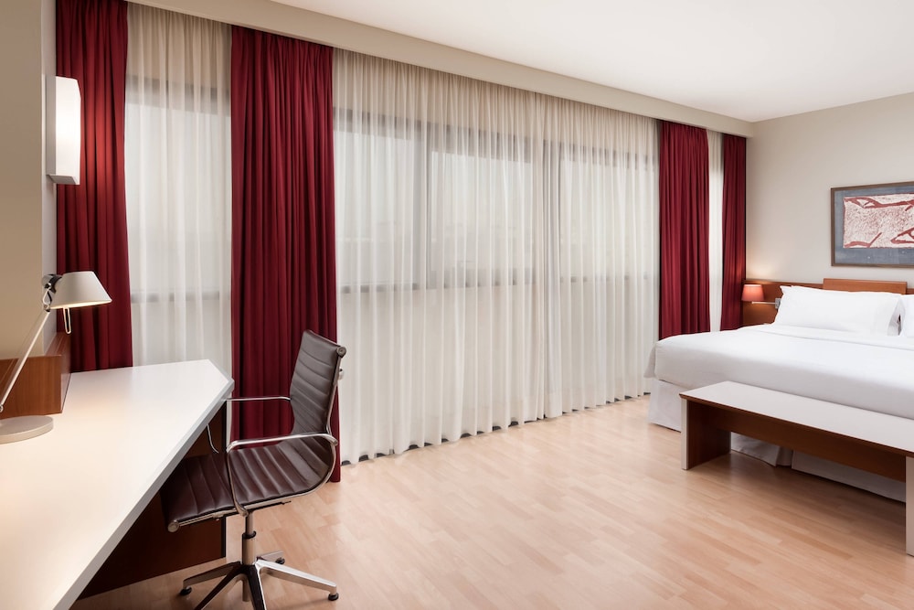 Room, 1 King Bed, Corner