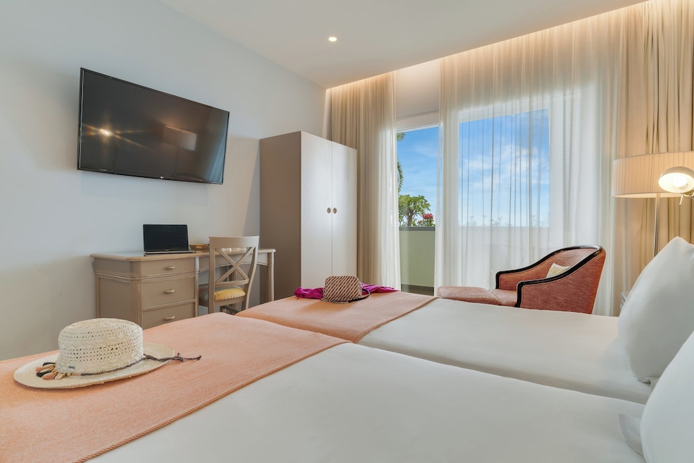 Twin Room (Promenade) - Photo 3